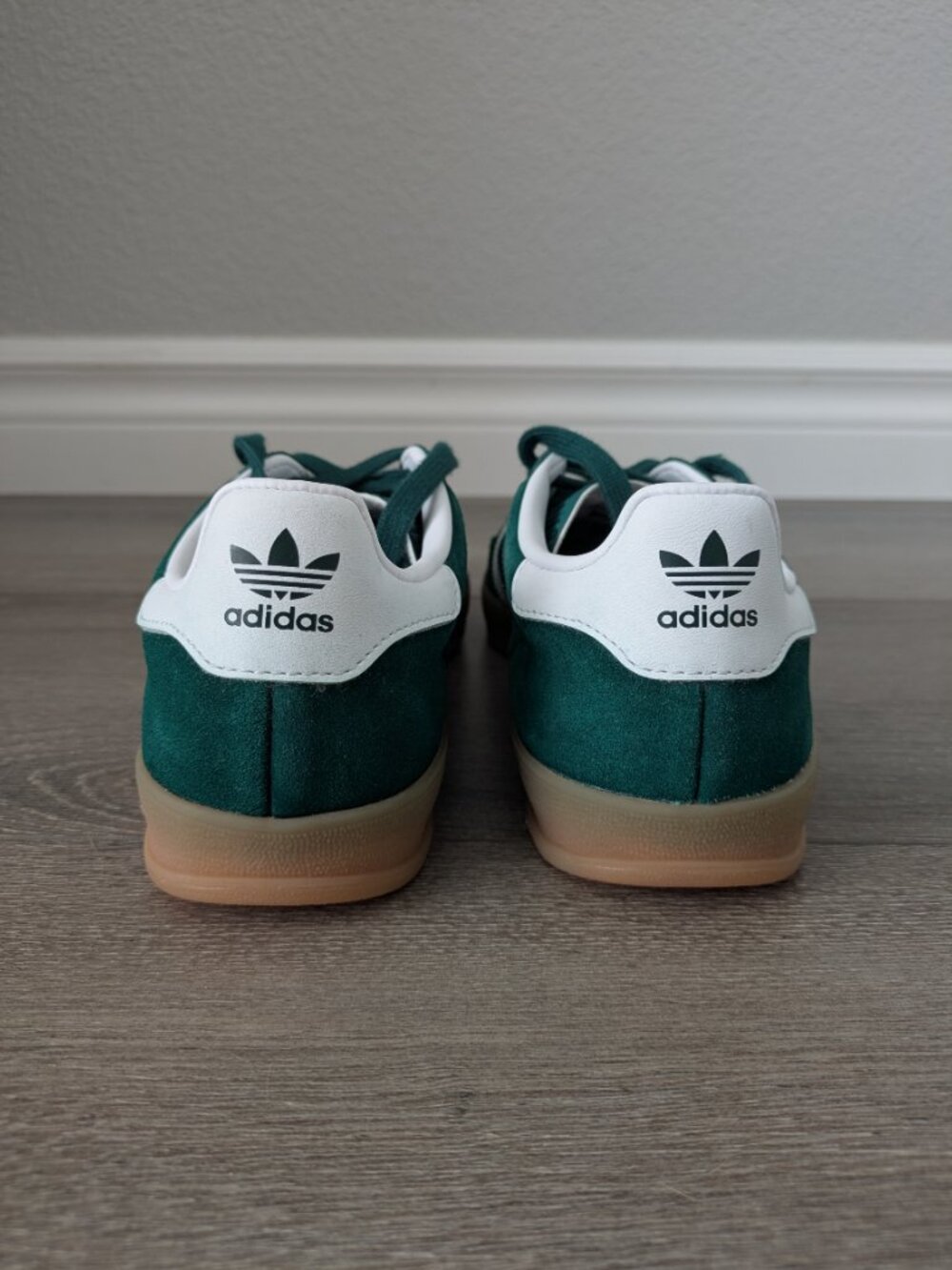 Gazelle Indoor Shoes Green & White (Womens 6.5 / Kids 5.5) w/ Box - Picture 3 of 6
